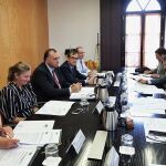 Reuni&oacute;n del consejo de administraci&oacute;n de Extenda que ha nombrado a Arturo Bernal consejero delegado y que ha estado presidida por el consejero de la Presidencia, Administraci&oacute;n P&uacute;blica e Interior, El&iacute;as Bendodo / La Raz&oacute;n