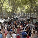 Una imagen habitual de las Ramblas en verano