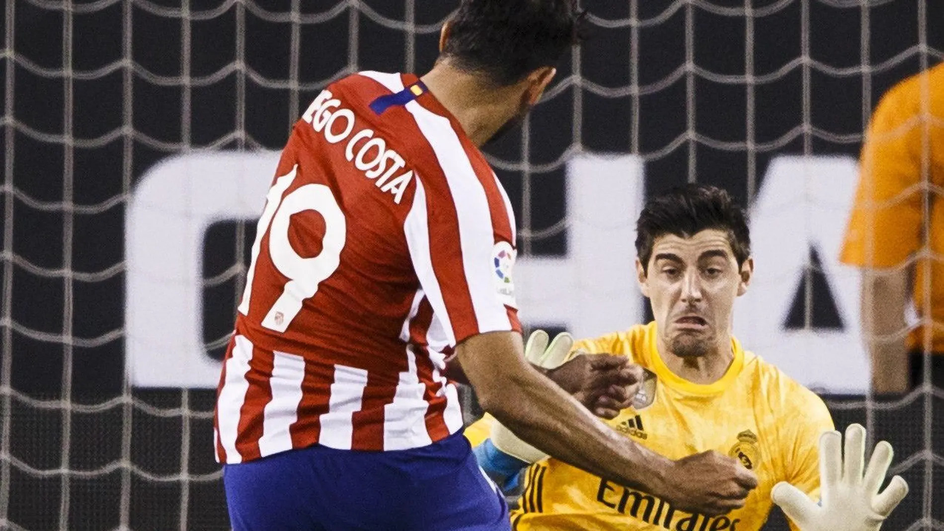 Diego Costa marca uno de sus cuatro goles