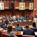 El candidato a la Presidencia de la Región de Murcia, Fernando López Miras, no obtuvo ayer la confianza mayoritaria de la Cámara autonómica, y deberá esperar a mañana para comprobar si obtiene la mayoría simple
