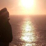 Blanca Fernández Ochoa, pensativa en un atardecer frente al mar