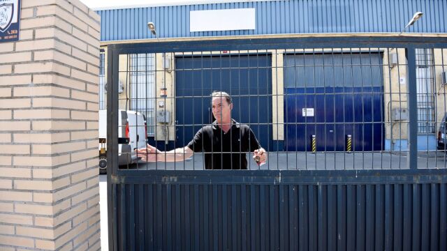 El gerente de Magrudis, José Marín, ayer en la sede de la fábrica de Sevilla donde se encuentra el foco de contaminación por listeria que ha provocado el brote / Foto: Ke-Imagen