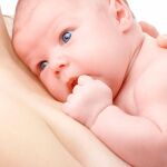Las madres catalanes tienen el primer hijo de media a los 31 años