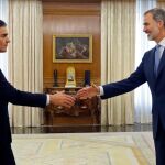 Felipe VI con el presidente del Gobierno en funciones, Pedro Sánchez/Efe