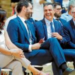Sánchez mantuvo ayer un encuentro con la Selección de baloncesto antes de su participación en el Mundial de China / Efe