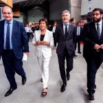 El ministro del Interior, Fernando Grande-Marlaska, clausura el I Congreso de Seguridad Digital y Ciberinteligencia junto al director general de la Policía, Francisco Parrón; la delegada del Gobierno en Castilla y León, Mercedes Martín, y el alcalde de Ávila, Jesús Manuel Sánchez Cabrera
