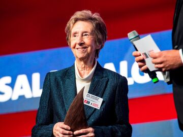 La bioqu&iacute;mica espa&ntilde;ola Margarita Salas al recibir el premio