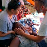 Dos sanitarios atendiendo a una de las 107 migrantes a bordo del Open Arms