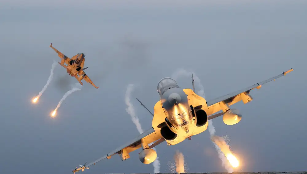 Dos cazas F-18 del Ala 46 con base en Gando durante las maniobras Ocean Sky