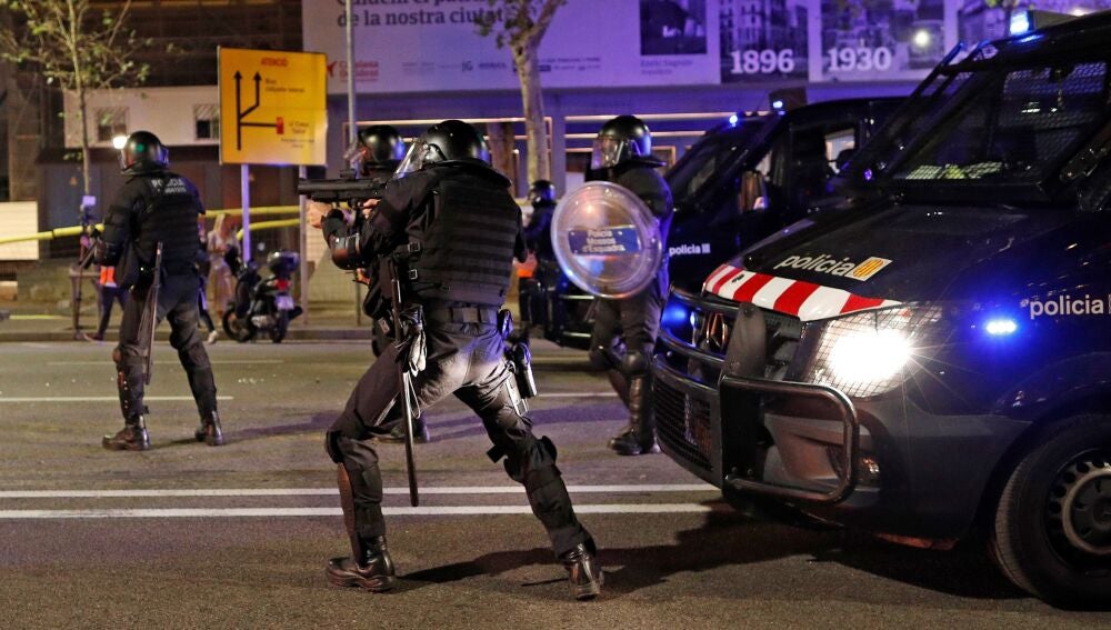 &iquest;Qui&eacute;n est&aacute; detr&aacute;s de "Blocus"? La etiqueta de redes que promovi&oacute; los disturbios de Barcelona