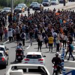 Un grupo de secesionistas bloquea el paso en una carretera de Cataluña