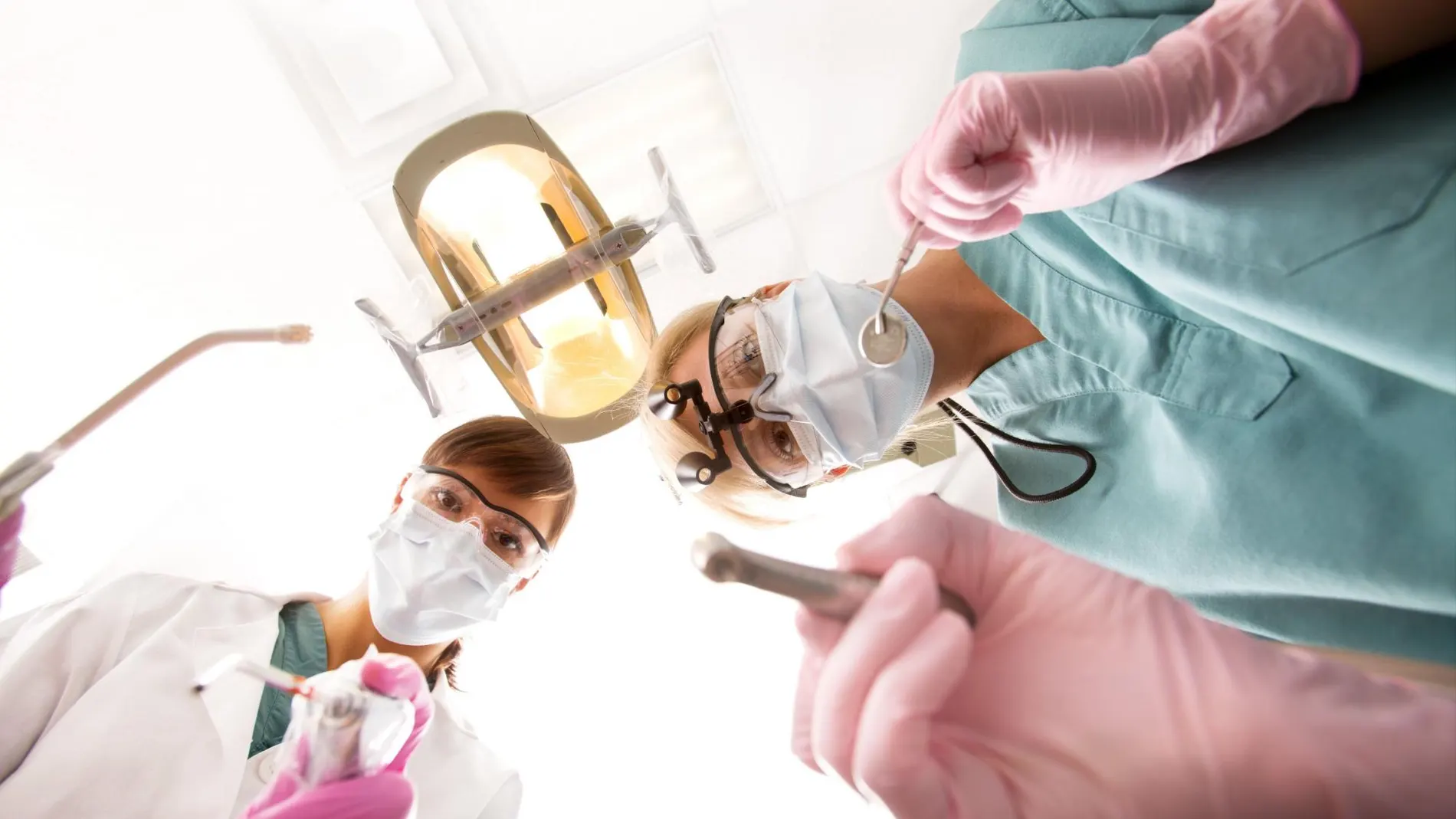 Nuevo efecto indeseable de los refrescos: también desgastan los dientes