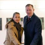 Bodo Ramelow del partido La Izquierda, emite su voto junto a su esposa Germana Alberti, durante las elecciones regionales celebradas ayer en Turingia