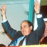 Jordi Pujol junto a su mujer Marta Ferrusola, en el balcón de la Generalitat en el en el año 1992, tras revalidar su mayoría absoluta en las elecciones autonómicas / Efe