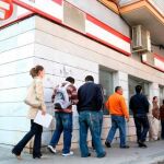 El paro bajó en 38.692 personas en 2019, su menor descenso en siete años