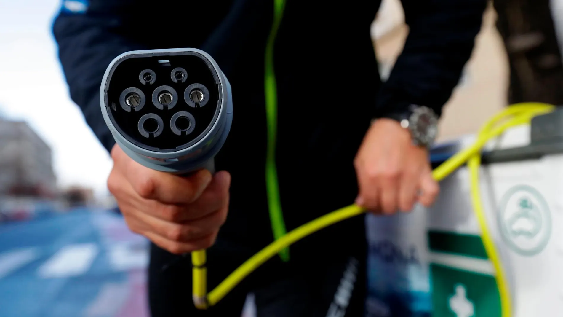 Los coches eléctricos no pagarán la ORA en Valencia