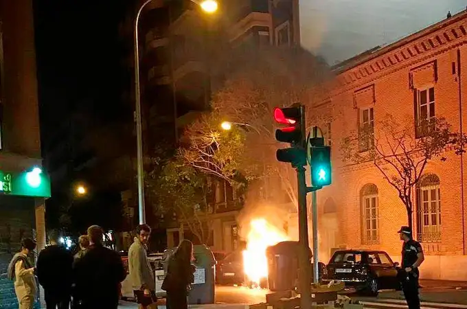 Se extiende la quema de contenedores por los barrios de Madrid Se extiende la quema de contenedores por los barrios de Madrid