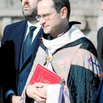 El prior del Valle de los Caídos, Santiago Cantera, quien ofició el responso ayer en Cuelgamuros, a petición de la familia Franco