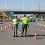 Dos agentes de la Guardia Civil de Tráfico