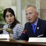 El congresista demócrata Jeff Van Drew se opone al "impeachment" contra Trump promovido por su partido