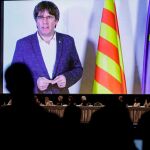 La llamada "Asamblea de Cargos Electos"impulsada por el expresidente de la Generalitat Carles Puigdemont celebra este miércoles su encuentro fundacional en Barcelona, con el fin de abordar una respuesta institucional a la sentencia del "procés"dictada por el Tribunal Supremo. En su discurso, Puidemont ha apelado a "retomar la iniciativa"para lograr el objetivo de la república, con una agenda "propia"soberanista y no la del "Estado represor", sin esperar así la "imposible conjunción astral"de que haya un Gobierno que quiera negociar.