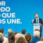 Casado ha asumido todo el peso de la campaña electoral para evitar interferencias en su apuesta por un tono moderado y alejado del perfil de abril