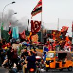 Ciudadanos iraquíes manifestándose en Bagdad / Reuters