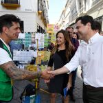 El presidente de la Junta, durante un paseo electoral por el centro de Sevilla / Foto: Ke-Imagen