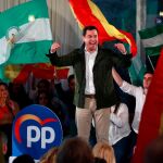 Juanma Moreno, durante un acto electoral celebrado hoy en Algeciras, en Cádiz