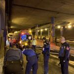 Agentes de la Policía Municipal y efectivos de Samur en el lugar del accidente
