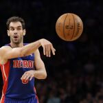 Calderón, con la camiseta de Detroit Pistons