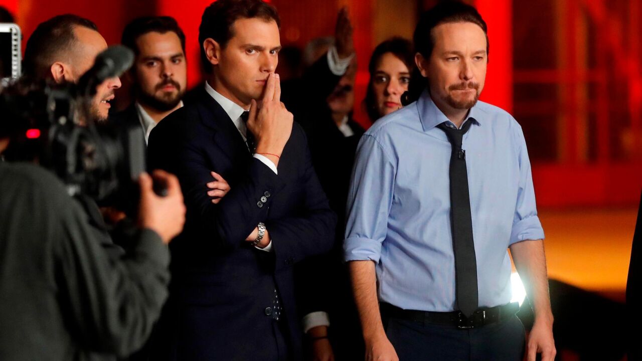 El taxi de Iglesias y el traje sin corbata de Abascal marcan la llegada ...