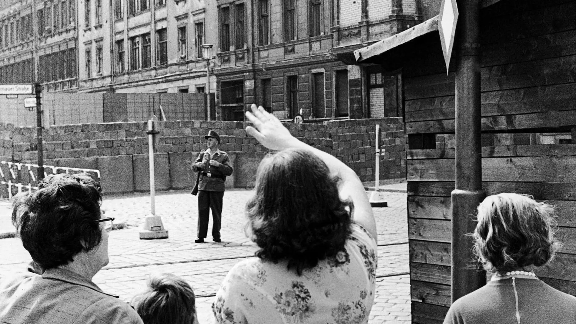 Su caída supuso el final de la Guerra Fría y la reunificación de Alemania.