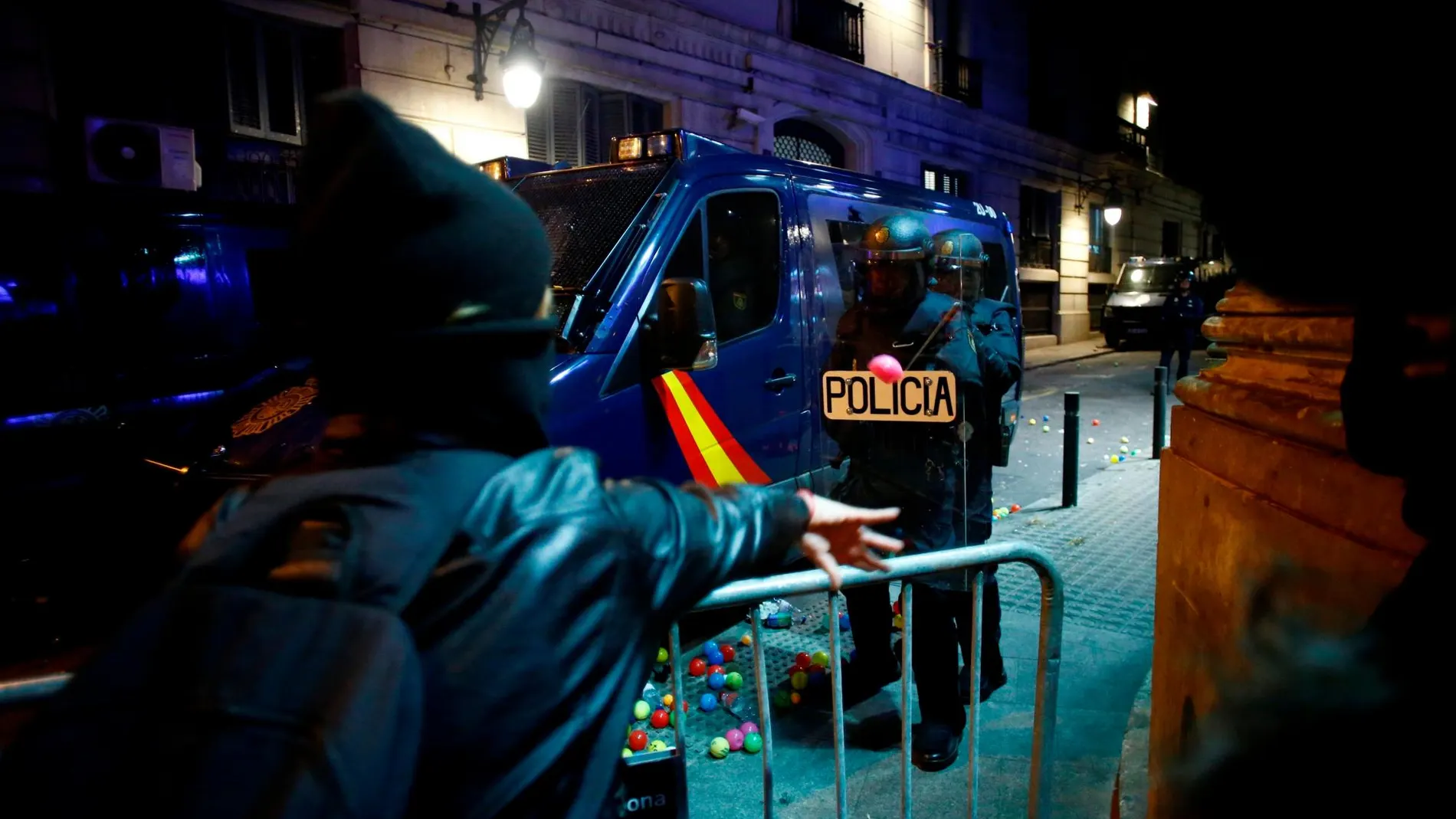 Imagen de protestas ante la comisaría de Via Laietana/ Efe