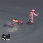 Durísima caída de Marc Márquez en Malasia cuando luchaba por la "pole"con Quartararo