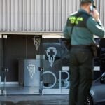 Agentes de la Guardia Civil junto al Estadio Municipal "Nuevo Arcángel"