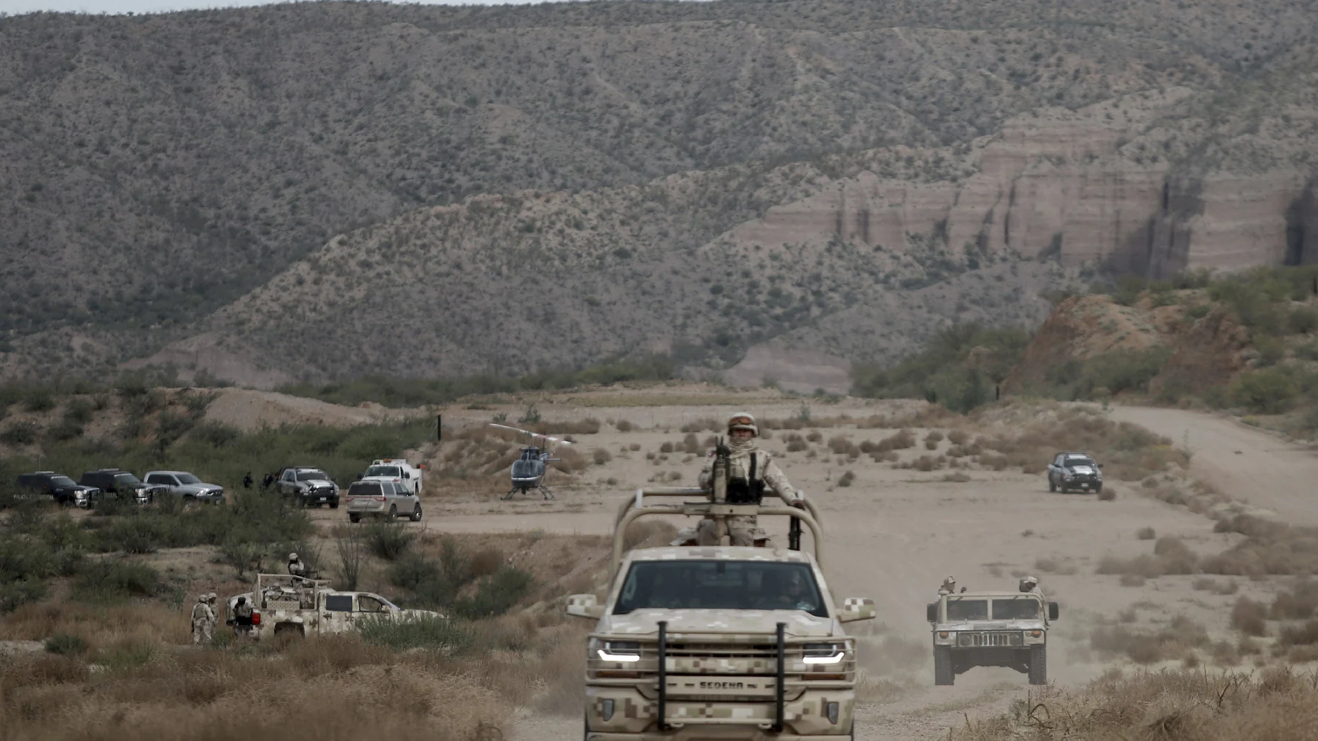 La policía militar de México patrulla en La Mora, en Sonora, donde fueron asesinados nueve miembros de la familia LeBarón