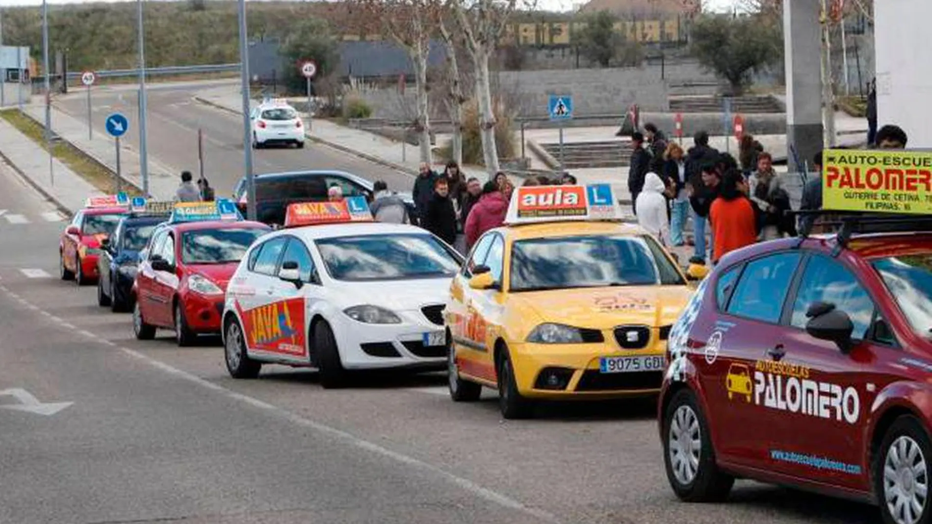 Coches de autoescuela, en una imagen de archivo / Foto: J. Fdez-Largo