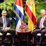 El rey de España, Felipe VI (i), y el presidente de Cuba, Miguel Díaz-Canel (d) / Efe