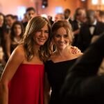 Jennifer Aniston como Alex Levy, y Reese Witherspoon como Bradley Jackson, en «The Morning Show»