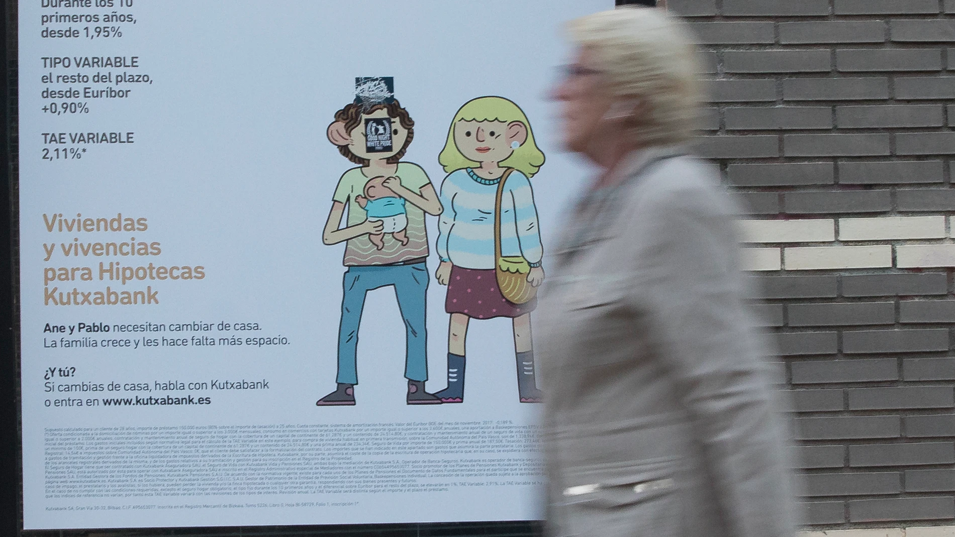 Oficina de Kutxabank con publicidad hipotecaria