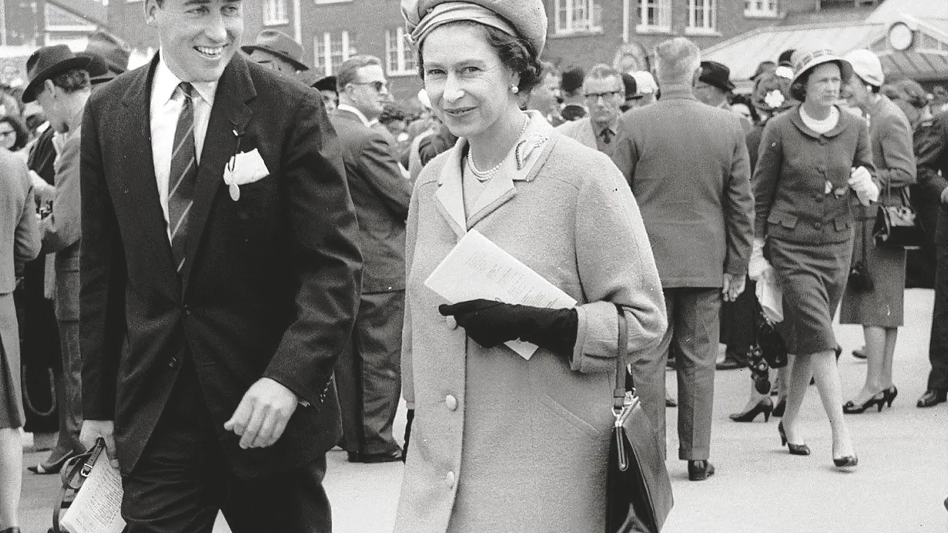 Isabel II junto a Lord Porchester