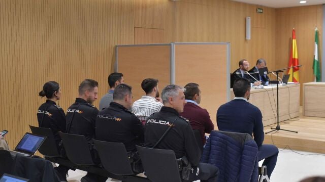 Imagen de archivo de de la sala de la Audiencia de Córdoba con cuatro miembros de La Manada: Alfonso Jesús Cabezuelo, José Ángel Prenda, Antonio Manuel Guerrero y Jesús Escudero