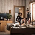 Imagen de «Under the Influence», pieza teatral de Maja Kleczewska protagonizada por Sandra Korzeniak (en la imagen)