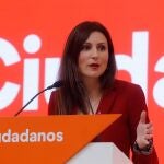 La portavoz de la Ejecutiva de Ciudadanos, Lorena Roldán, hoy, durante la rueda de prensa posterior a la reunión del Comité Permanente de la formación naranja