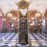 Esta foto de archivo muestra una parte de la colección de la sala de la plata blanca del museo de la Bóveda Verde de Dresde, uno de los museos más antiguos del mundo y que alberga tesoros de incalculable valor