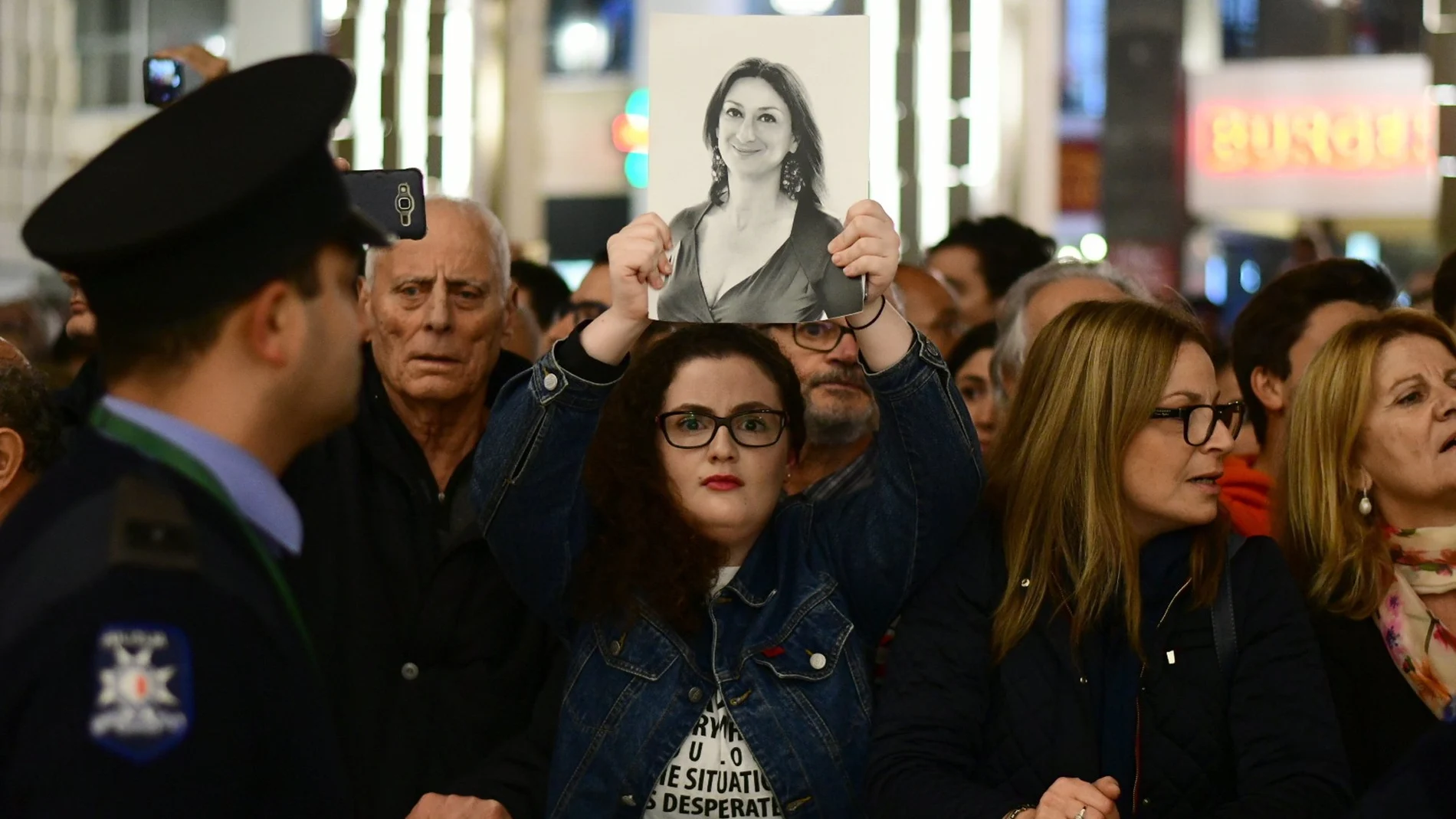 Manifestación para exigir justicia por la muerte de Daphne Caruana Galizia frente al palacio del primer ministro en La Valeta
