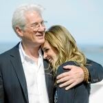 Richard Gere y su mujer