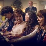 Verónica Forqué (Adela), Charo López (Esther), Ángela Molina (Valentina) y Victoria Abril (María) en «Días de Navidad»