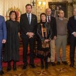 El alcalde de Valladolid, Óscar Puente; el presidente de la Junta, Alfonso Fernández Mañueco; la presidenta del Patronato de la Fundación Miguel Delibes, Elisa Delibes; la delegada del Gobierno, Mercedes Martín, y el ex presidente del Ejecutivo regional, Juan Vicente Herrera, entre otros, presentan el Centenario del nacimiento del autor vallisoletano, declarado como Acontecimiento de Excepcional Interés Púiblico